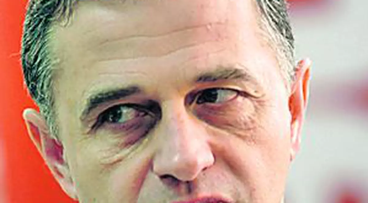 Colegii de partid, către Mircea Geoană: «Eşti un mincinos!»