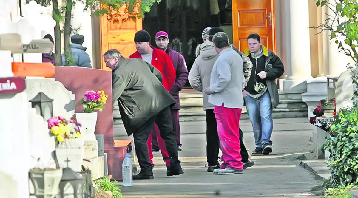 Exclusiv / Ceauşeştii, îngropaţi fără ştirea lui Valentin