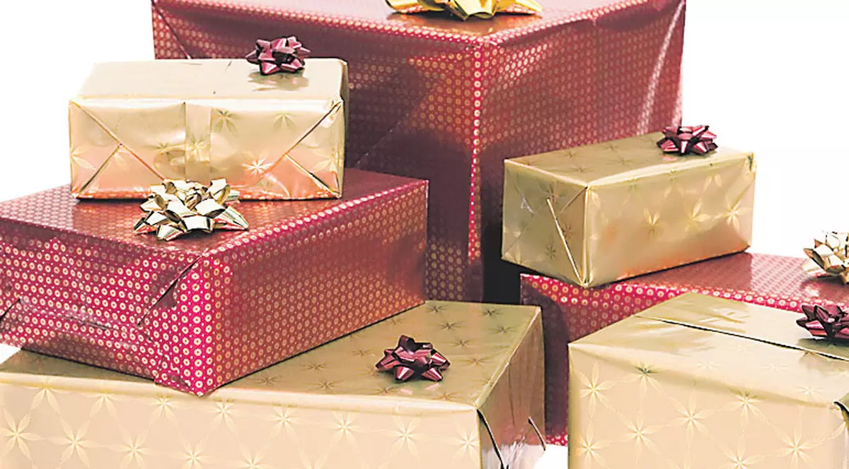 Te învăţăm cum să cumperi inteligent cadouri de Crăciun pentru toată familia