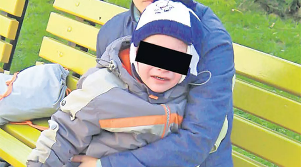 A ajuns cu copilul în stradă, din cauza dependenţei de etnobotanice a concubinului ei