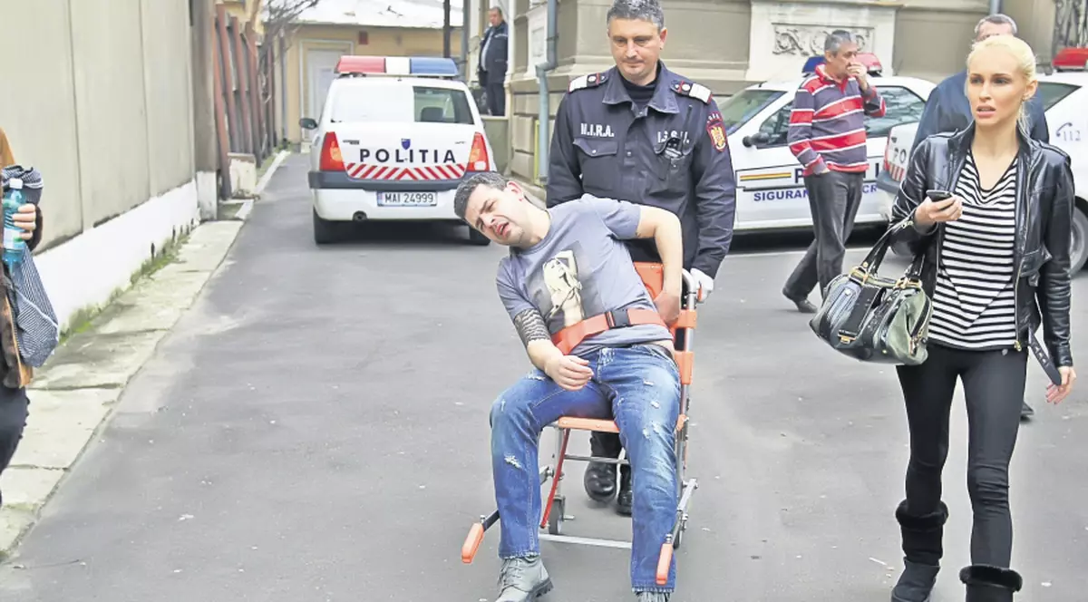 Iubitul Andreei Spătaru susţine că a fost bătut de poliţişti: «M-au cotonogit în drum spre secţie»