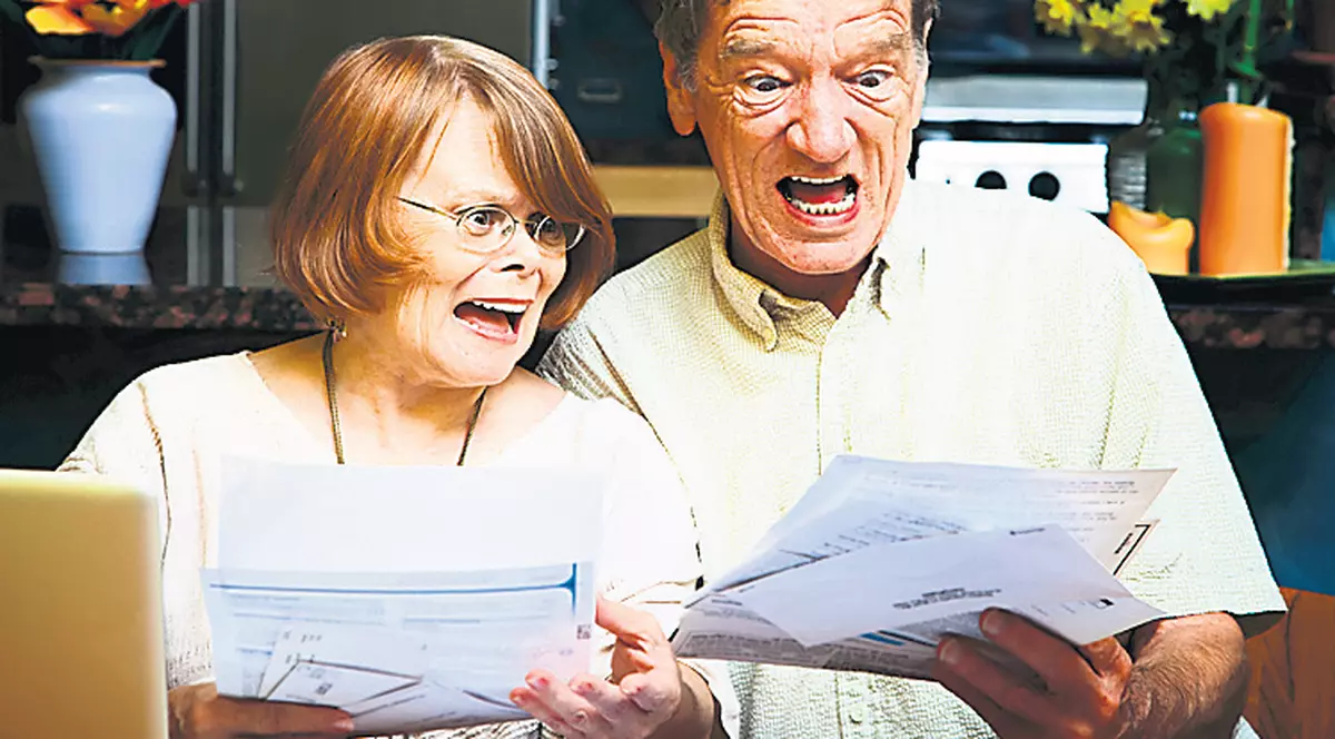 Veşti proaste pentru anul viitor! Vom plăti mai mult, la curent, cu 24 de lei/an