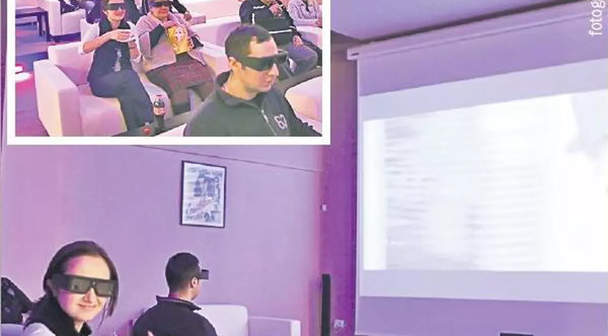 Am fost la singura cafenea-cinematograf 3D