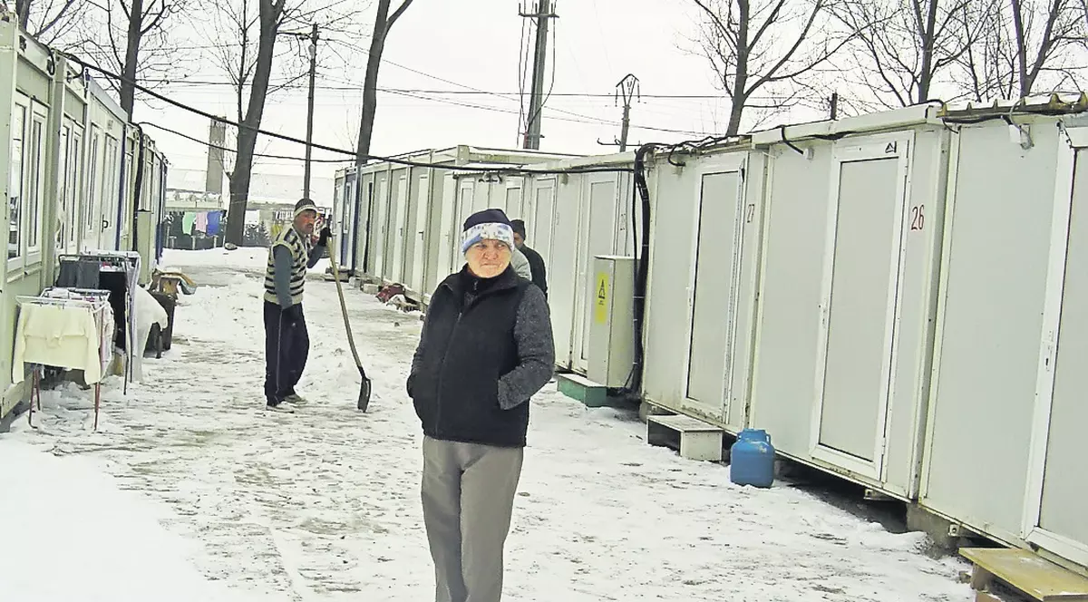 Somaţi să se mute în case neterminate