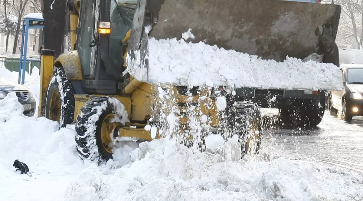 “Noaptea, ca plugarii” | Județul Vrancea, deszăpezit “cu dragoste” și fără licitație