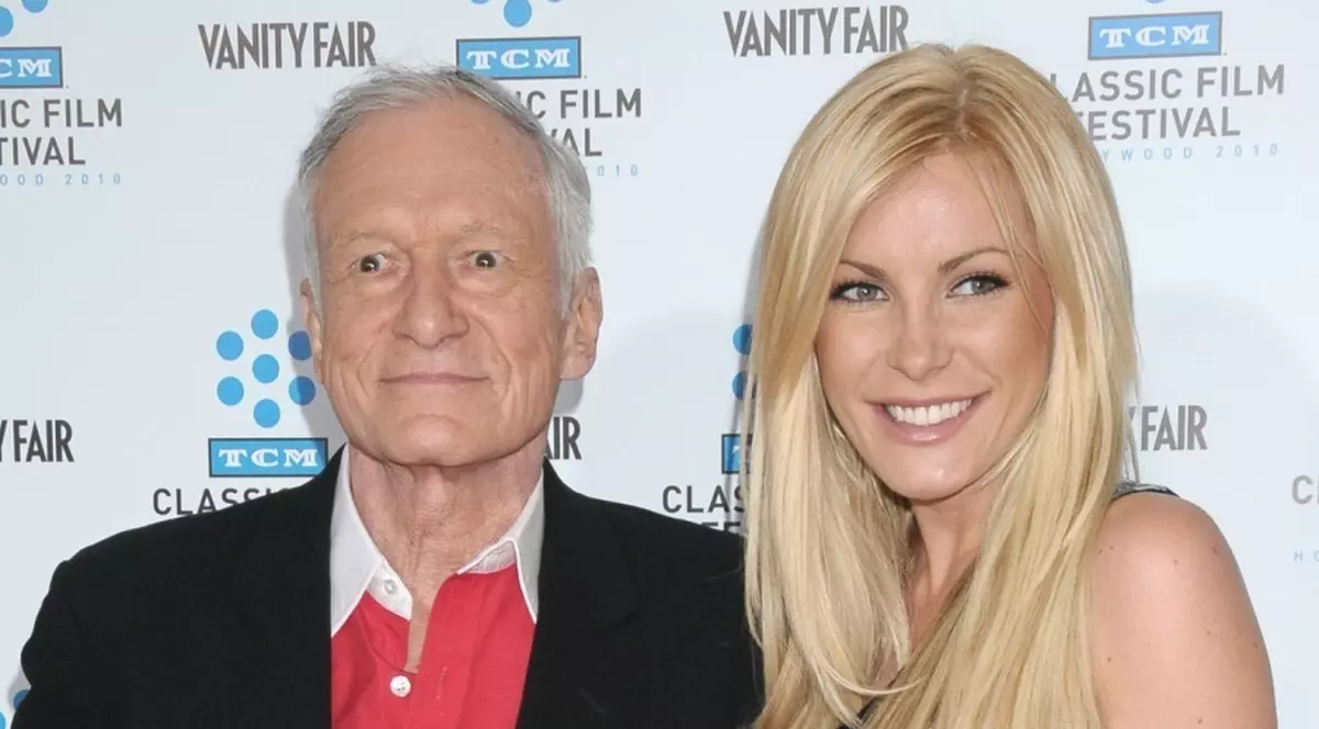 Hugh Hefner i-a făcut cadou iubitei sale un inel de 90.000 de dolari 