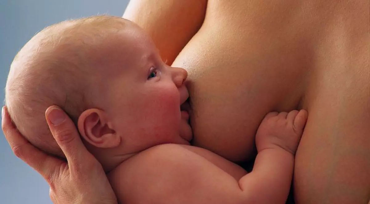 Cum a ajuns tânăra din Onești să-și bată joc de propria-i fetița de nouă luni. Laptele matern a atras pedofilii la spectacolele abjecte