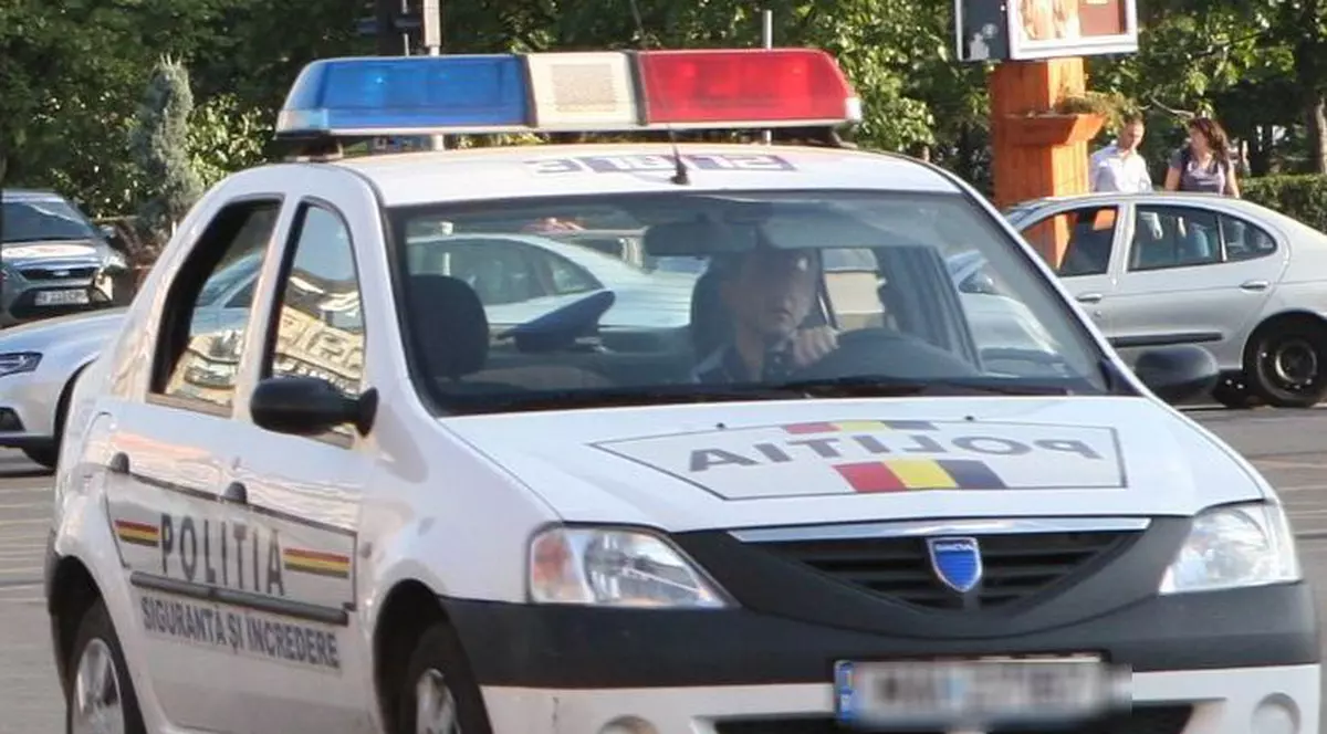 Un tânăr beat ce conducea o limuzină, urmărit de poliţie după ce a refuzat să oprească