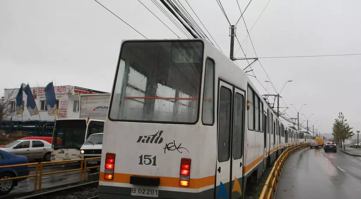 Circulaţia tramvaielor în zona Ghencea, blocată din cauza unui accident 