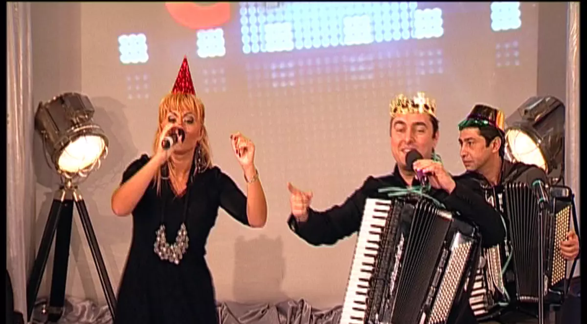 Oana Turcu s-a apucat de cântat muzică lăutărească! A făcut un duet cu Marian Mexicanu 