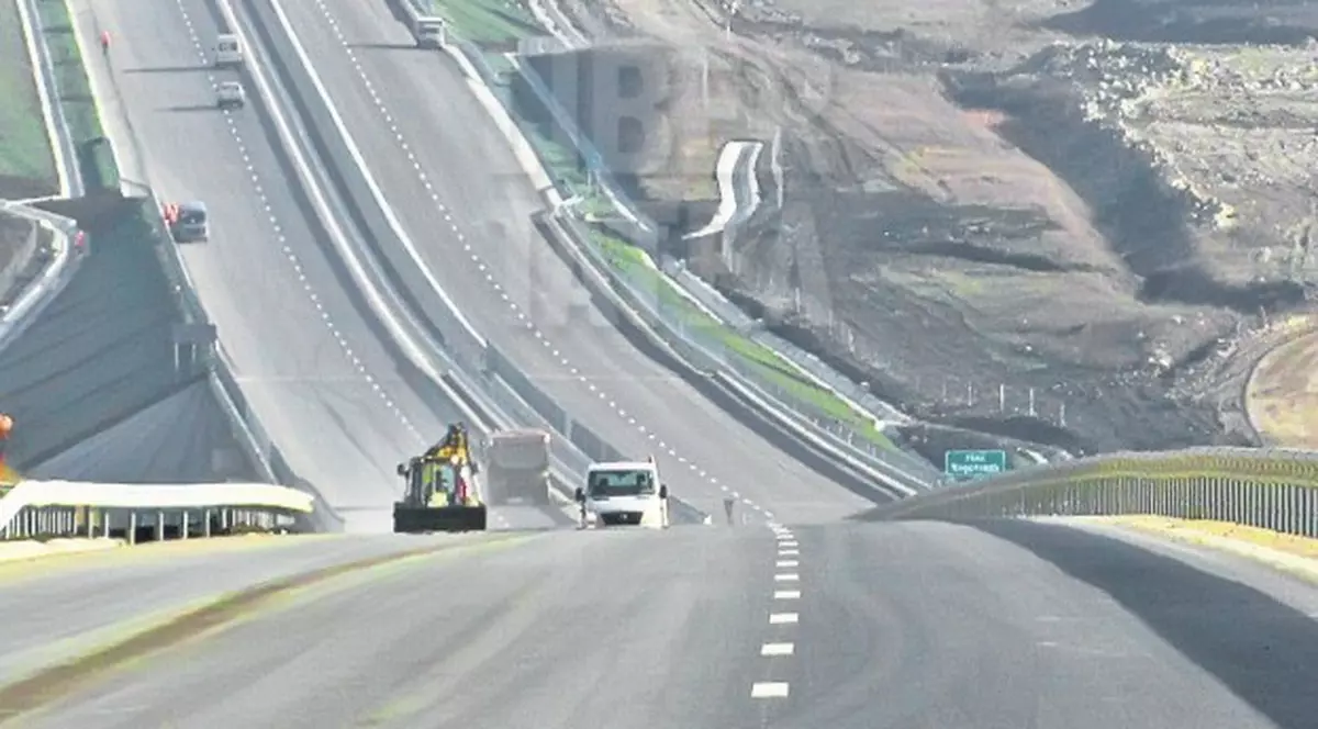 Vizibilitatea pe autostrada A2 este redusă din cauza ceţii