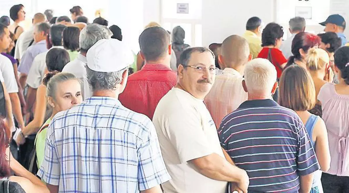 Statul dă legile care taie statul la cozi