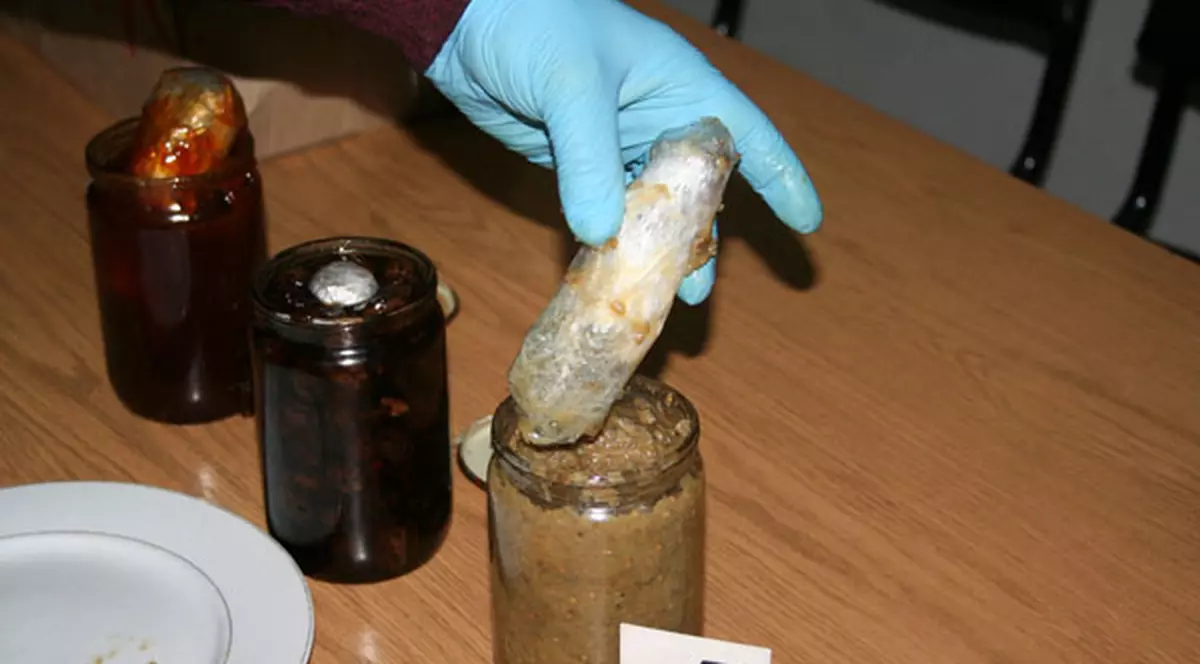 A ascuns canabis în dulceaţa de nuci! 