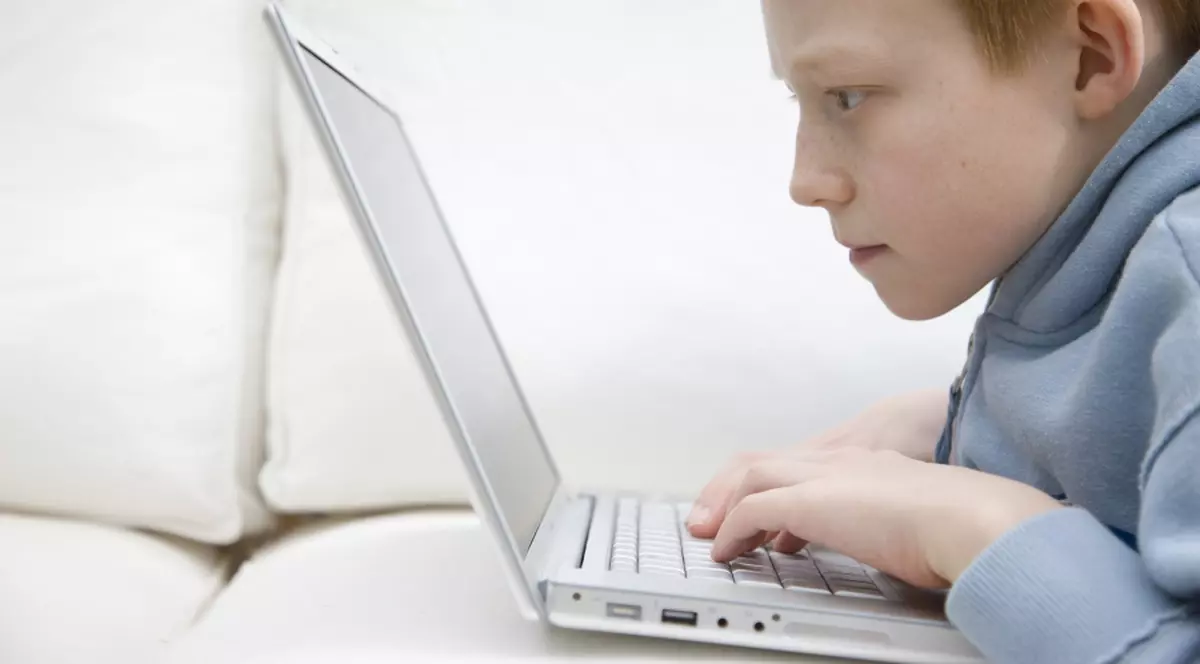 Copiii dependenţi de jocurile pe calculator riscă să ajungă depresivi