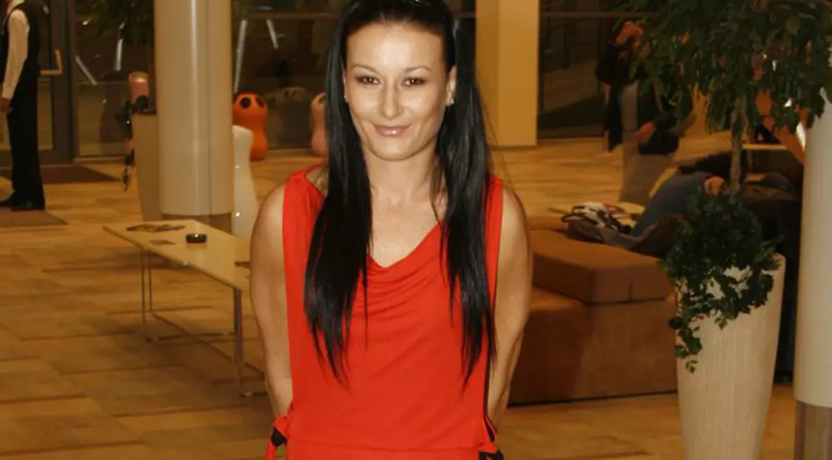 Raluca Sandu: "Mă atrag bărbaţii inteligenţi şi siguri pe ei"