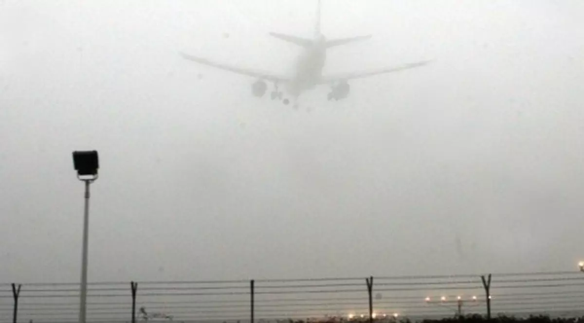 11 curse sunt anulate şi două au întârzieri pe aeroporturile din Bucureşti, din cauza ceţii