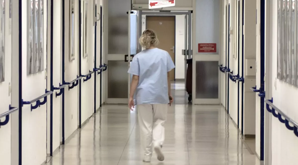 O femeie gravidă în 7 luni a murit după ce a fost diagnosticată cu gripa porcină