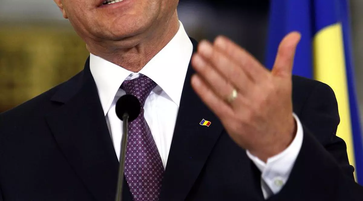 Băsescu: "Se suspendă recalcularea pensiilor militare" 