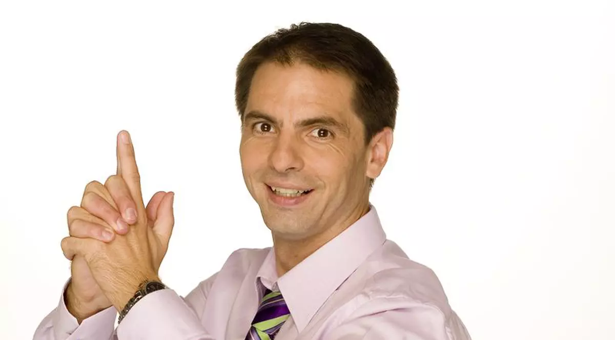 Dan Negru face naveta la Chişinău împreună cu fetiţa lui de un an