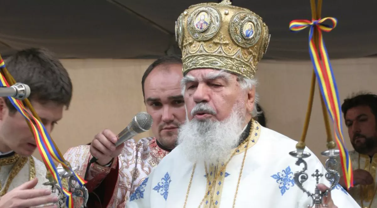 ÎPS Bartolomeu se întoarce acasă, după ce medicii austrieci au oprit tratamentul din cauza gravităţii cazului