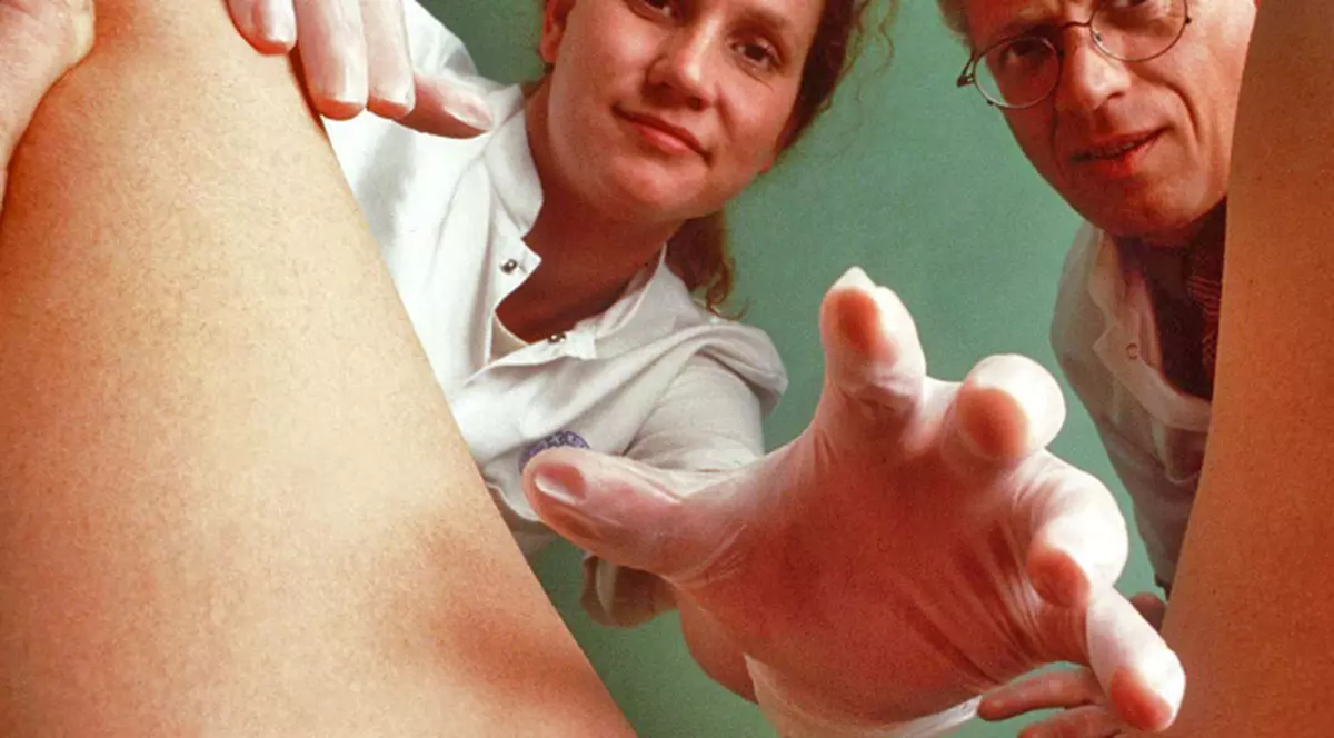 O mamă de peste 100 de kilograme a dat naştere celui de-al 13-lea bebeluş