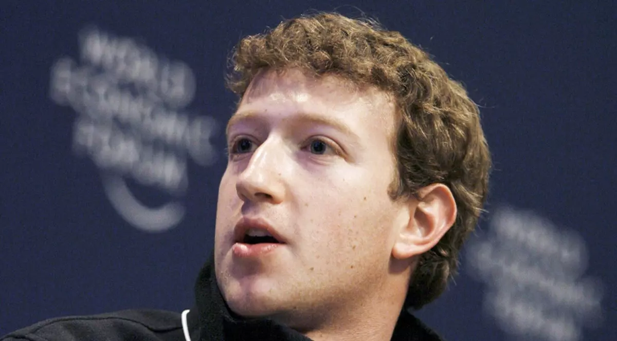 Contul de Facebook al lui Mark Zuckerberg a fost spart