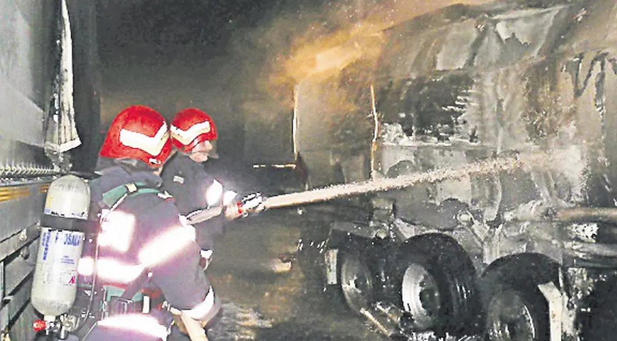 O cisternă a sărit în aer în Drobeta-Turnu Severin