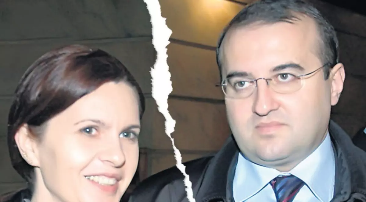 Adriana Săftoiu, oficial divorţată