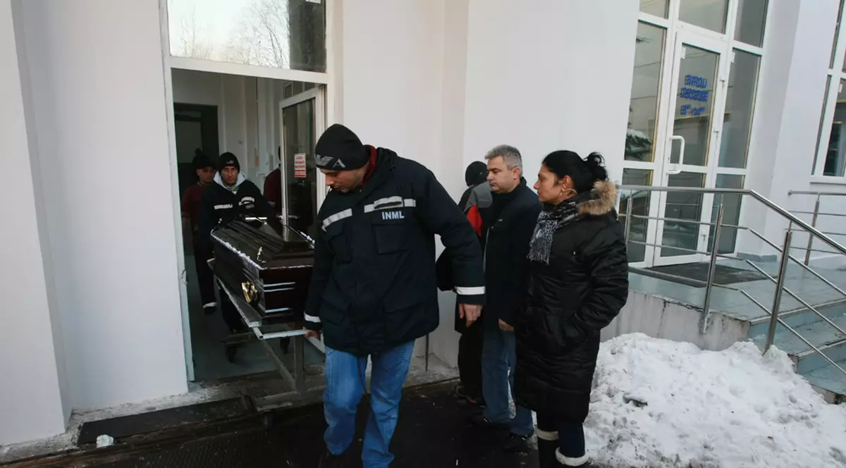 Şi-au luat acasă fiica ucisă de metrou