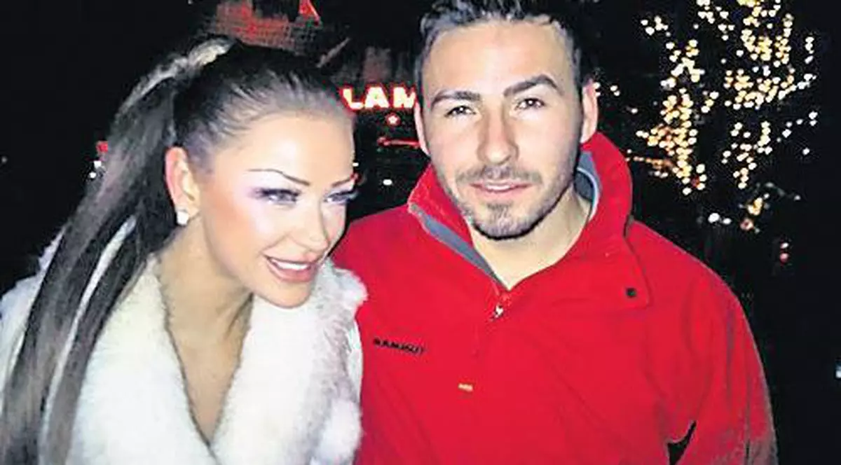 Bianca Drăguşanu şi Adrian Cristea s-au pupat la miezul nopţii