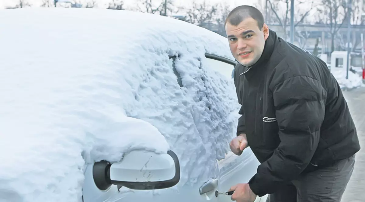 Ți-au îngheţat încuietorile? Foloseşte spray-uri speciale!