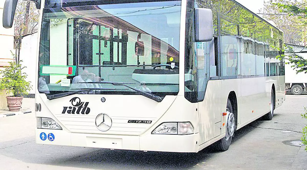 Şoferii RATB, plătiţi cu 1.100 €
