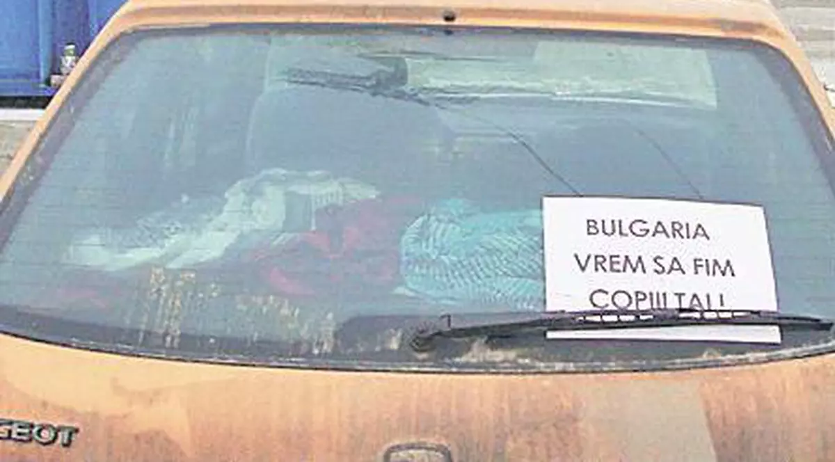 Şoferii au protestat faţă de scumpirea carburanţilor. Şi-au împins maşinile până la benzinărie