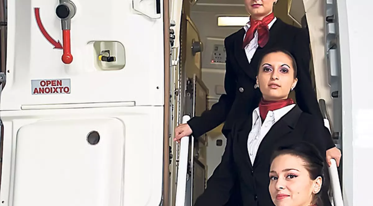 Meseriile la înălţime au mare căutare. 1.500 €, salariul de stewardesă