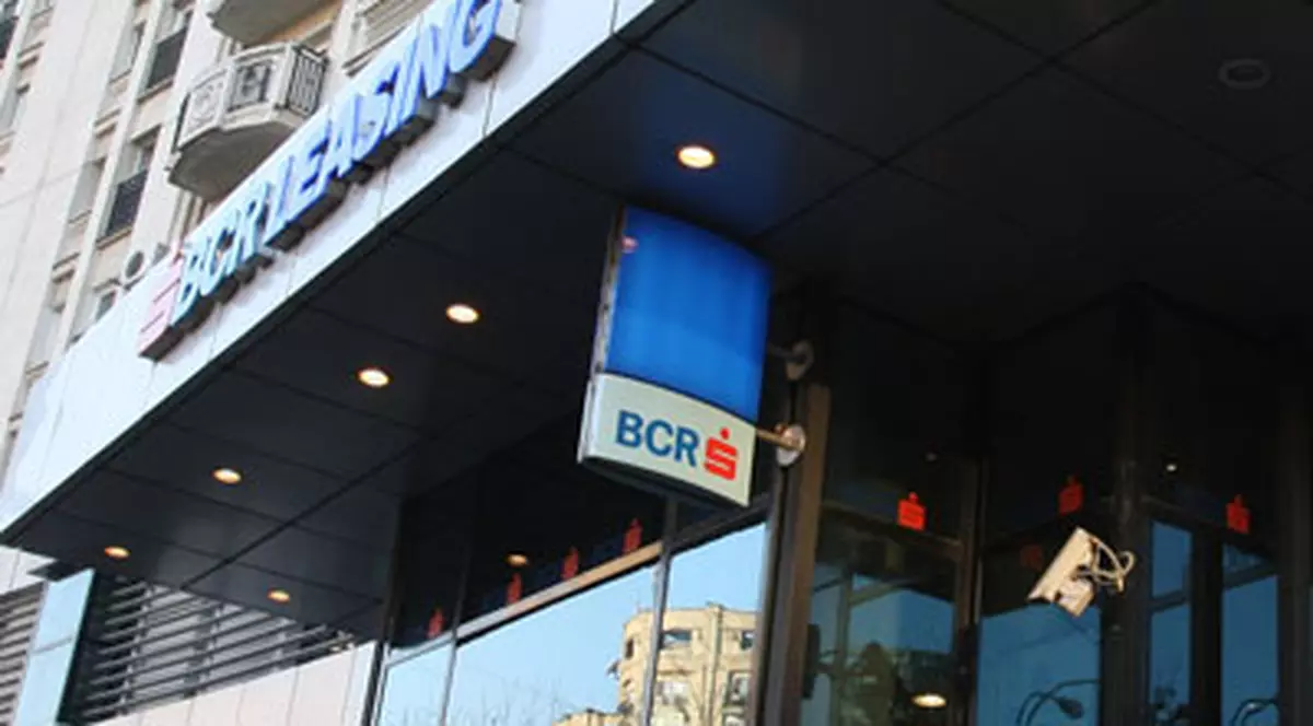 88 de clienţi ai BCR, obligaţi la daune de 100.000 de lei