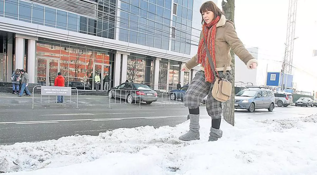 Ne-am dat pe derdeluş «în curtea» primăriilor