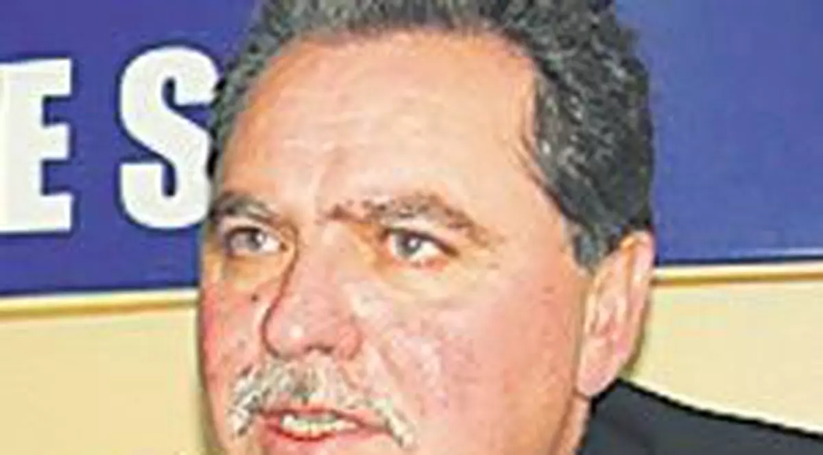 Nicolescu, operat pe semnătură