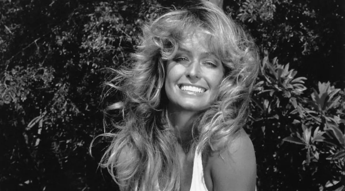 Celebrul costum de baie roşu al actriţei Farrah Fawcett a devenit obiect de muzeu