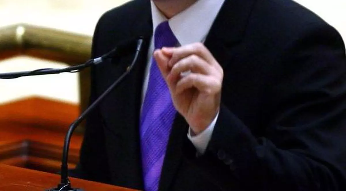 Emil Boc le-a cerut miniştrilor Muncii şi Internelor să se deplaseze de urgenţă la Uricani