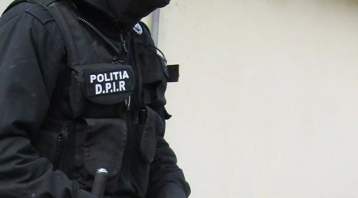 Mascaţii au descins la o adresă greşită, în casa unor oameni nevinovaţi