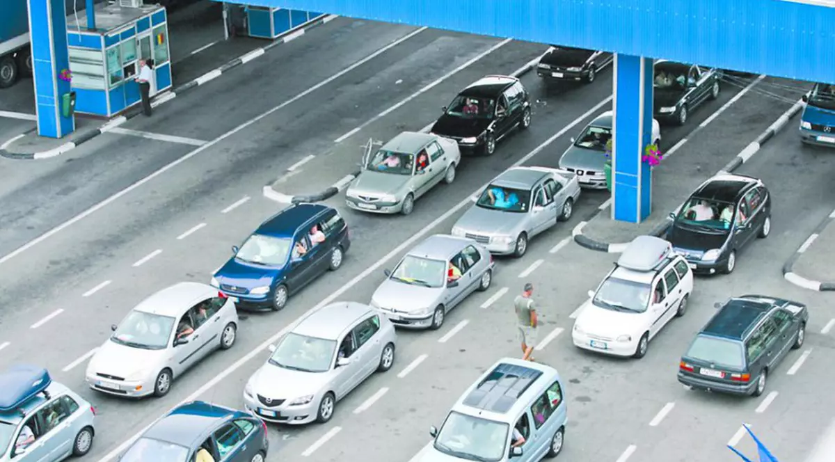 EXCLUSIV. Asaltul frontierelor! Sezonul cald ”împinge” către granița cu Bulgaria aproape 100.000 de persoane săptămânal