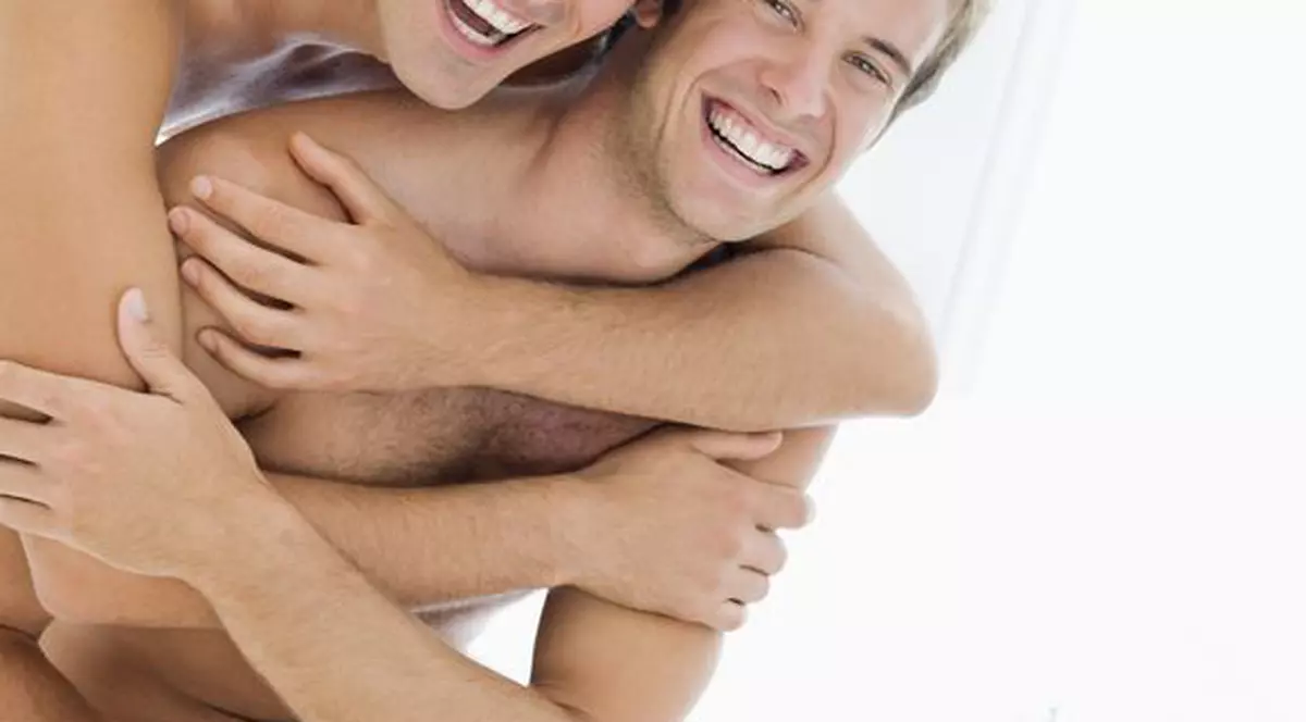 Oficializarea legăturilor gay şi a concubinajului, interzise în România