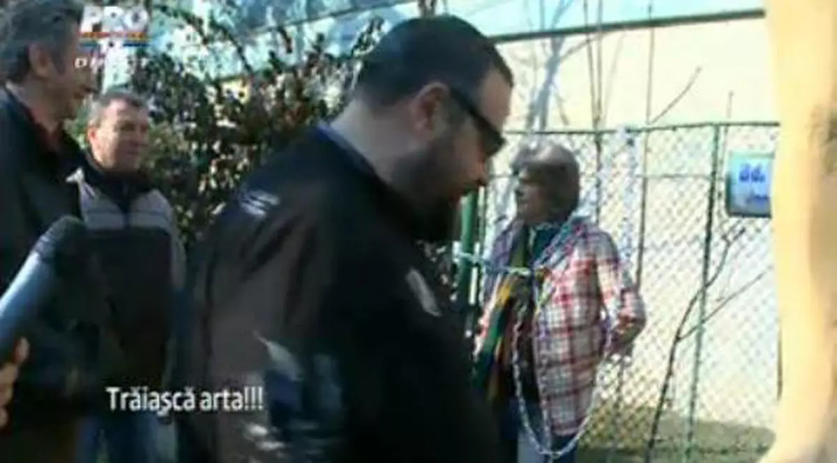 Piedone, păcălit de Măruţă, chiar de ziua lui