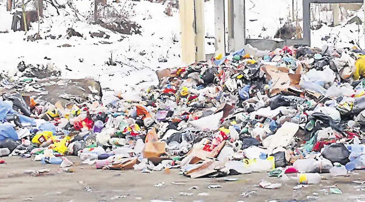 50 de tone de gunoi aruncat pe străzile Orşovei