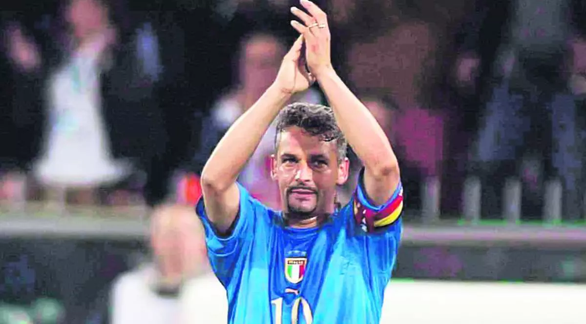 Roberto Baggio și-a sărbătorit ziua de naștere printre ruinele din localitatea Amatrice. Starul nu și-a putut stăpâni lacrimile / VIDEO