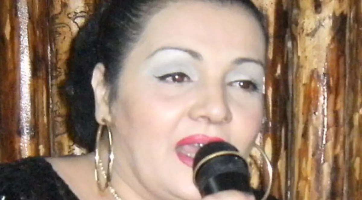 Catanga se mută în SUA pentru fiul ei