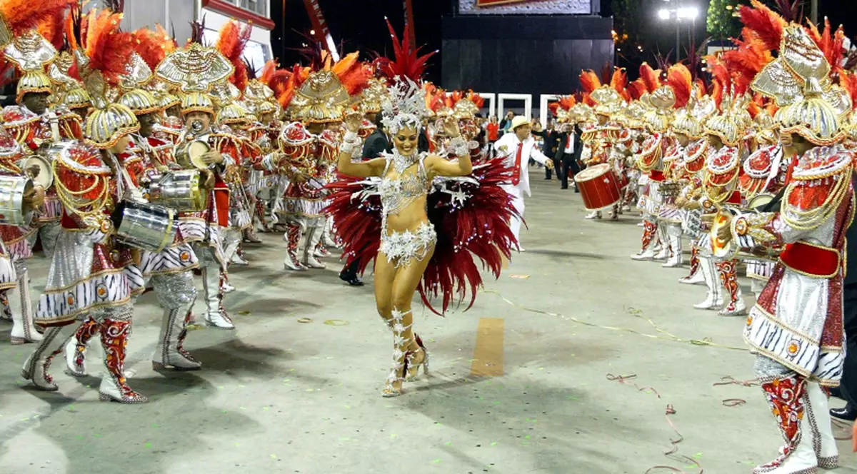 15 morţi, după ce un car alegoric pentru Carnavalul Brazilian a atins un cablu de înaltă tensiune