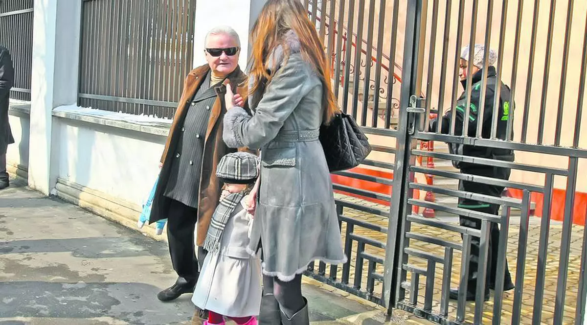 Runda 1 s-a încheiat: Irina rămâne cu tati