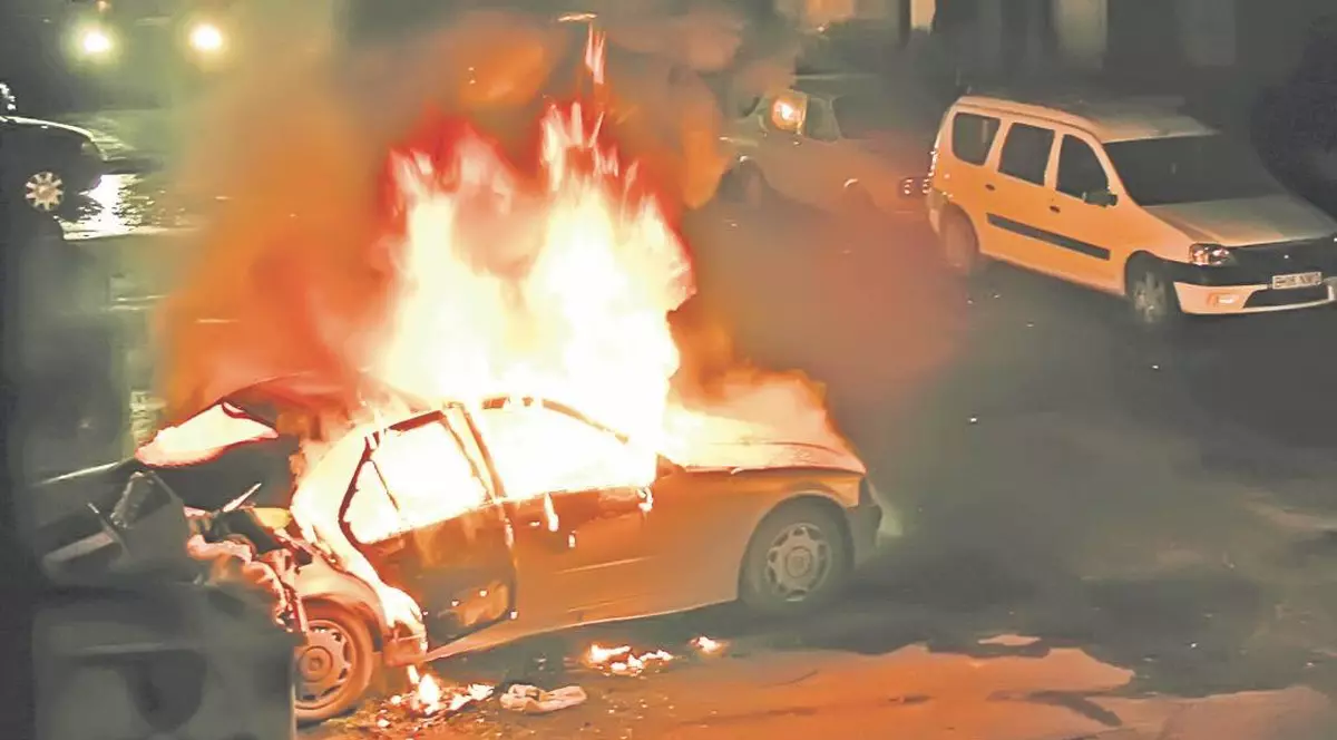 Audieri în cazul tinerilor incendiaţi într-o maşină în Capitală