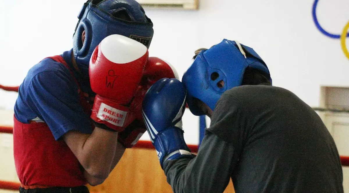 Boxerul Silviu Olteanu se luptă pentru centura de campion mondial WBC Silver